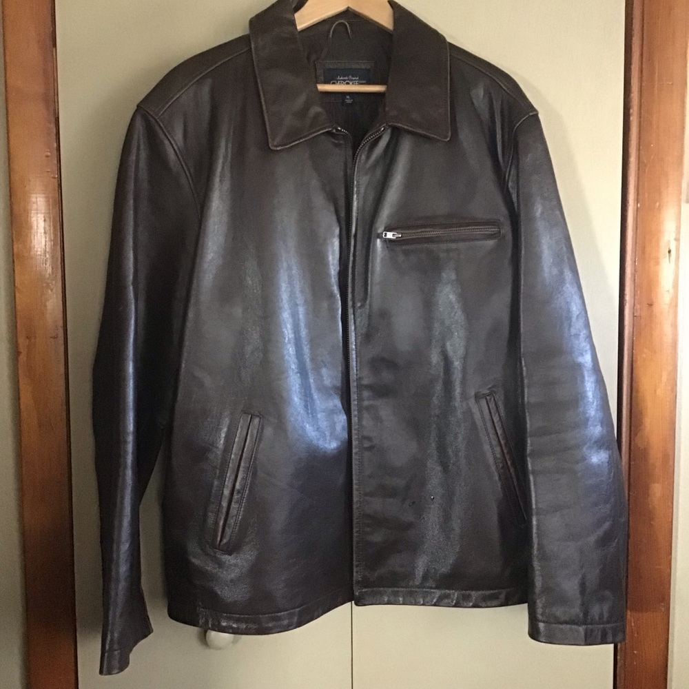 Dark brown Men’s Cherokee brand leather jacket. Size XL, great condition